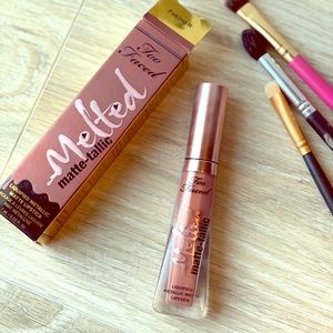 Too faced melted Matte-talic lipstick Faking it